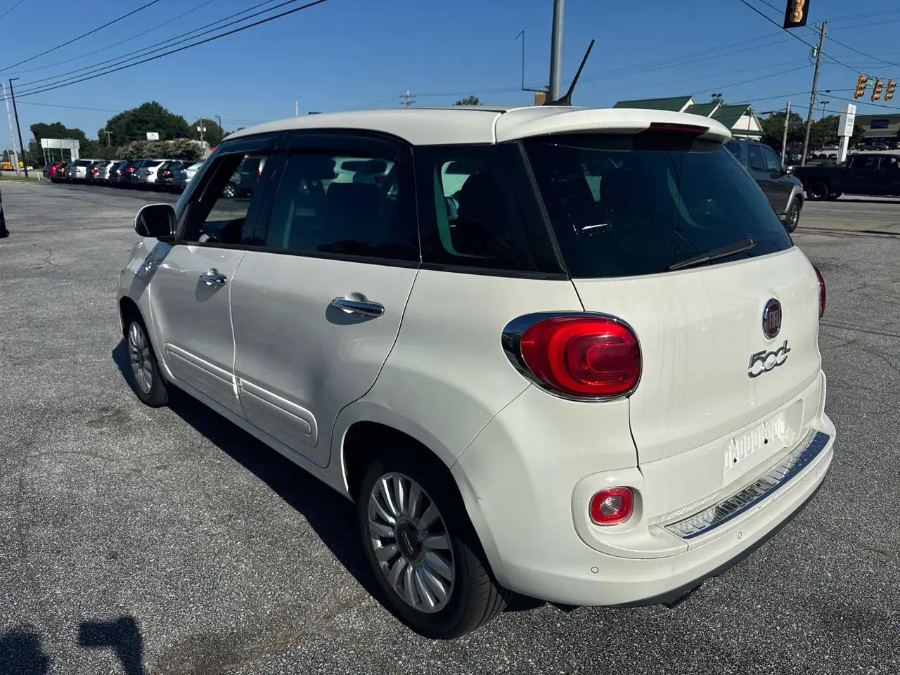 Used 2014 FIAT 500L Easy w/ Popular Equipment Group FWD image 8