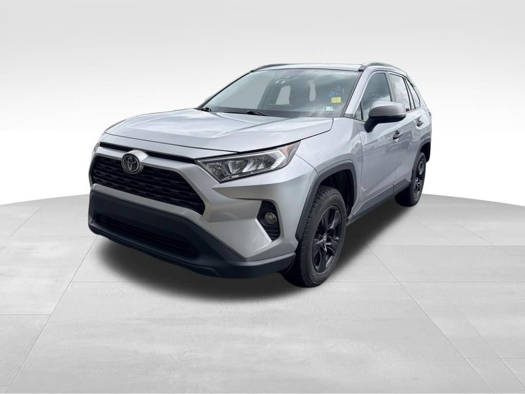 Used 2020 Toyota RAV4 XLE w/ Convenience Package FWD image 5