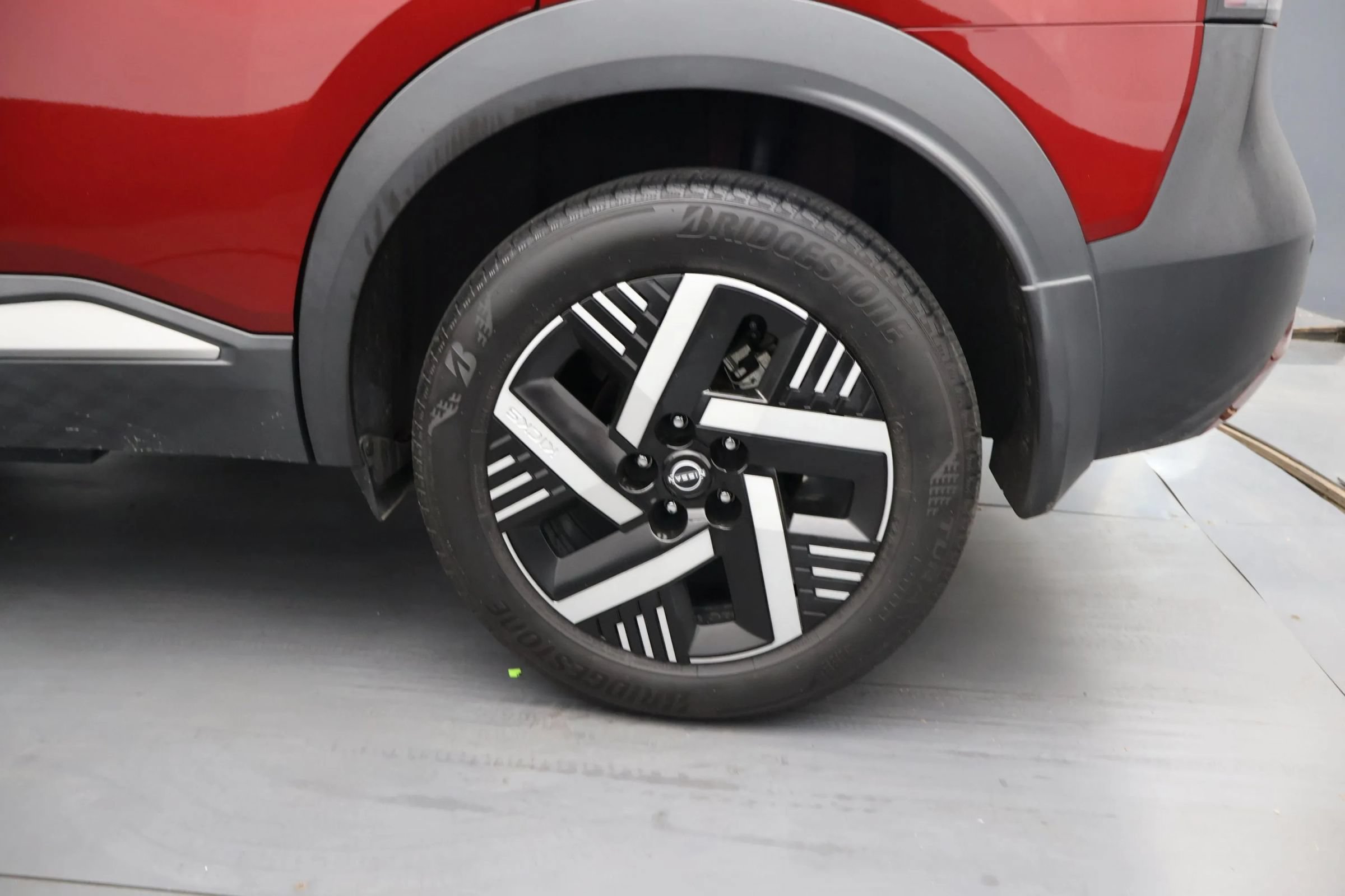 Used 2025 Nissan Kicks SV FWD image 33