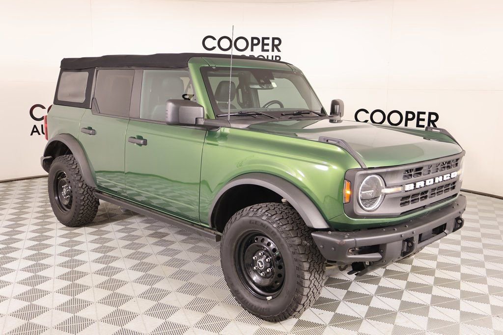 Used 2022 Ford Bronco Black Diamond image 1