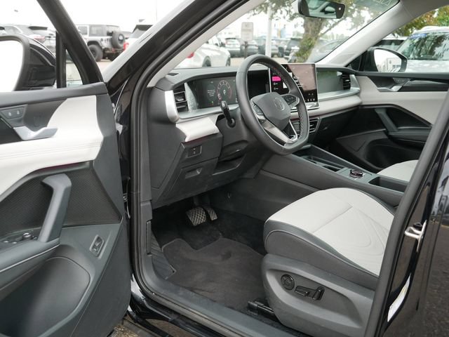 Certified 2025 Volkswagen Tiguan SE AWD/4WD image 12