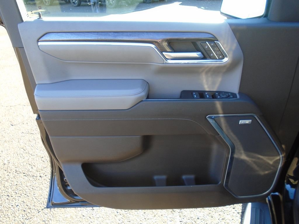 Used 2023 Chevrolet Silverado 1500 LTZ w/ LTZ Premium Package image 6