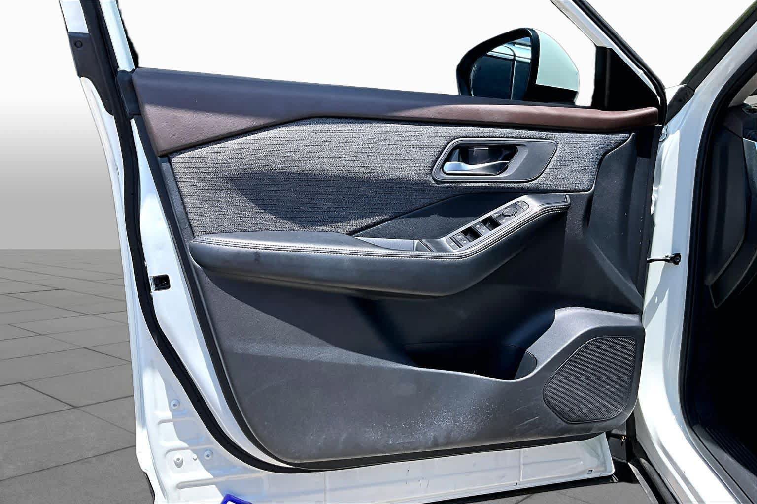Certified 2023 Nissan Rogue SV FWD image 21