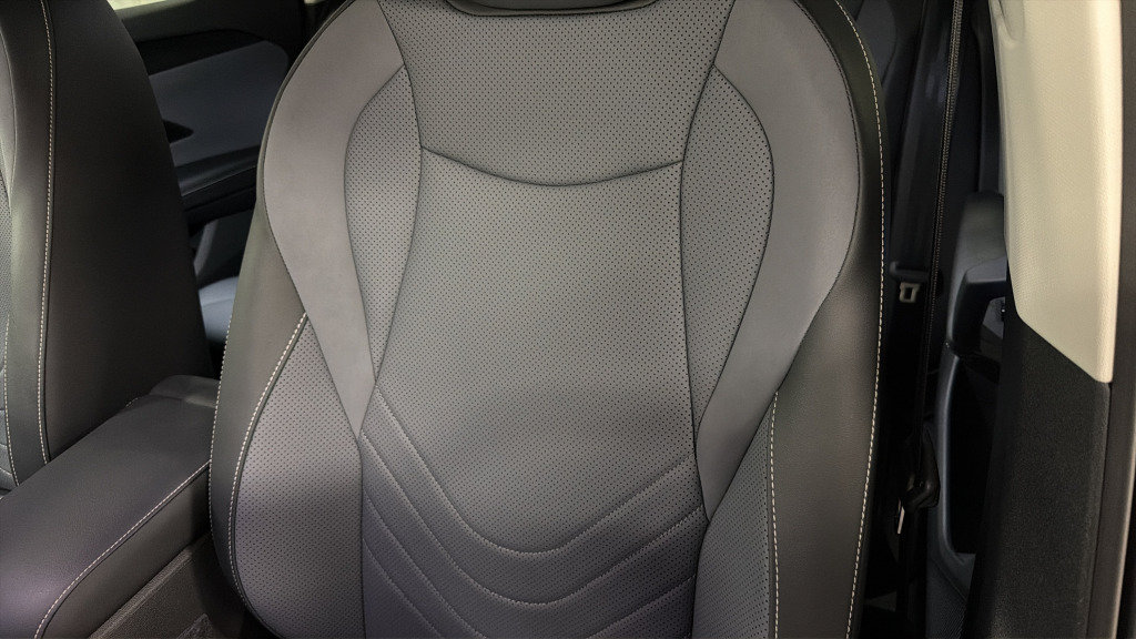 Certified 2025 Volkswagen Tiguan SE FWD image 19