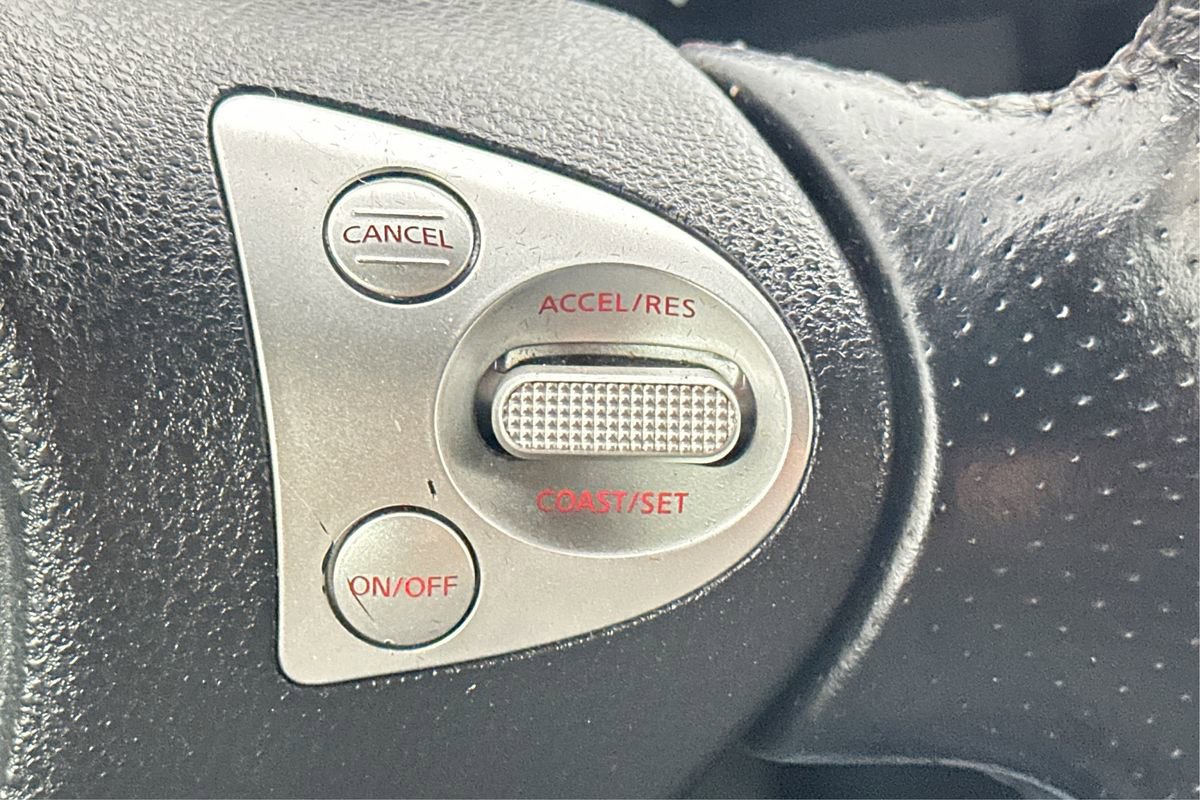 Used 2015 Nissan 370Z Coupe image 27