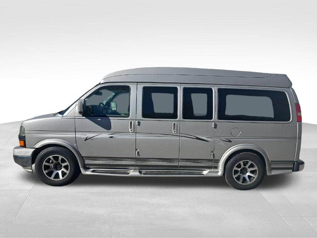Used 2009 Chevrolet Express 1500 AWD w/ Preferred Equipment Group image 2