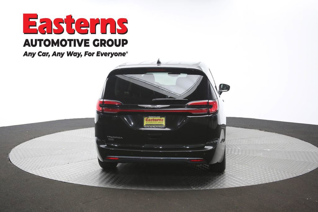 Used 2023 Chrysler Pacifica Touring-L FWD image 38