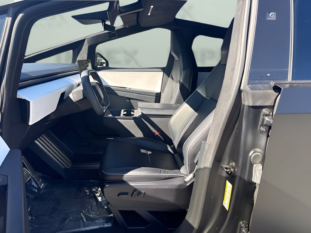 Used 2024 Tesla Cybertruck AWD Crew Cab image 9