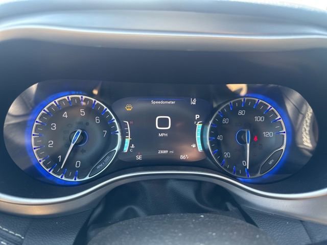 Used 2022 Chrysler Pacifica Touring-L FWD image 35