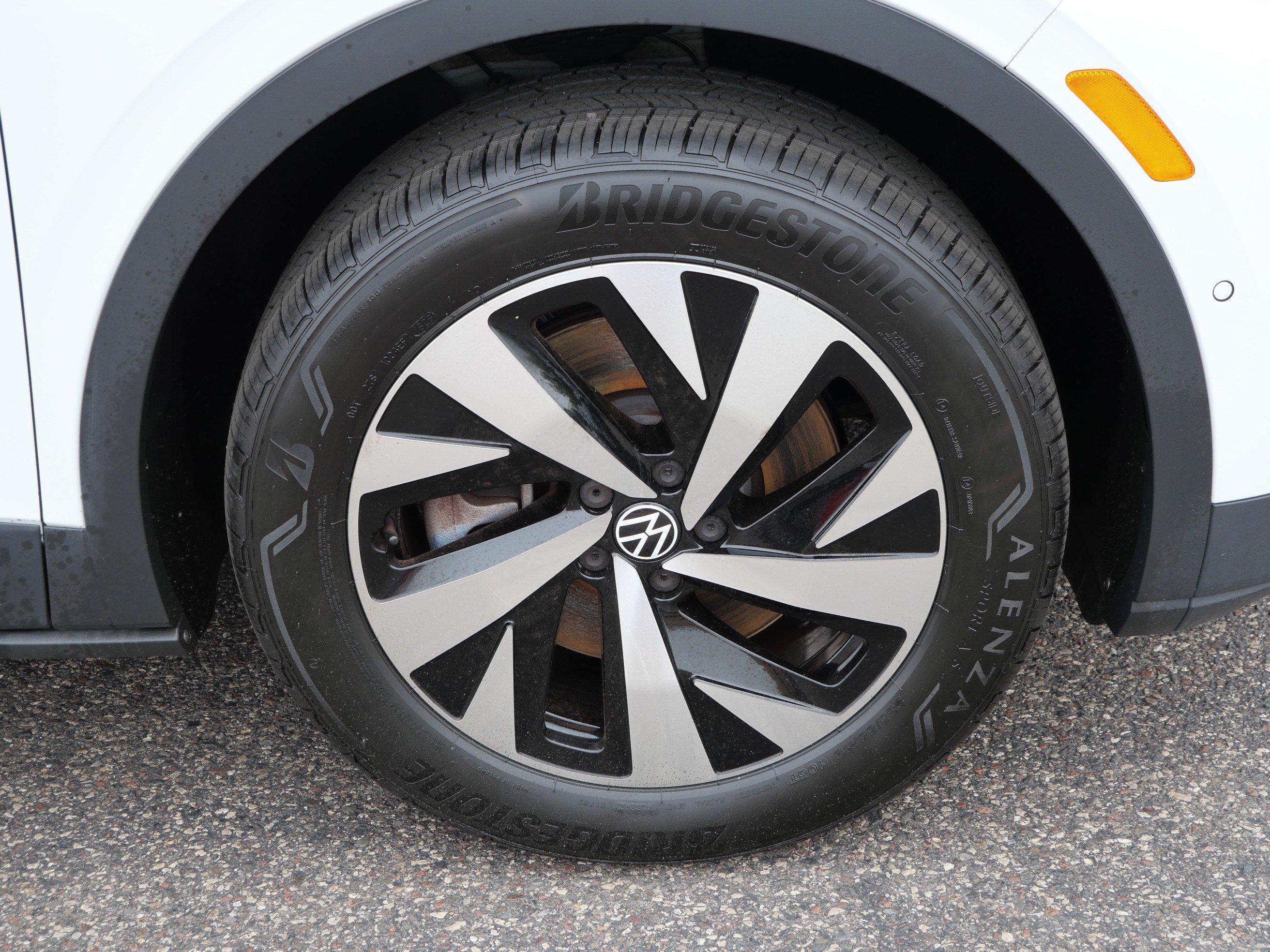 Certified 2023 Volkswagen ID.4 Pro AWD/4WD image 15