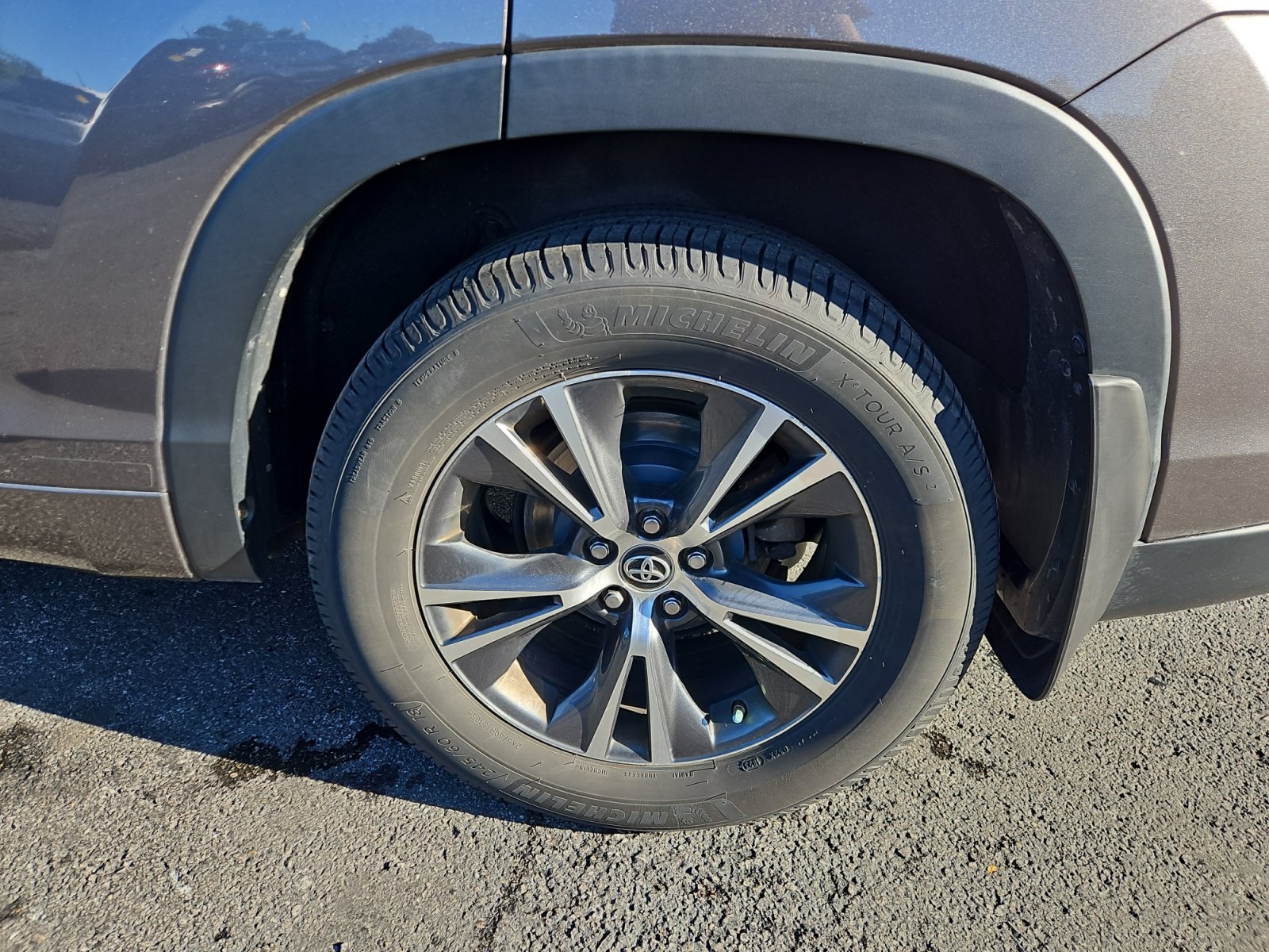 Used 2016 Toyota Highlander XLE AWD/4WD image 17