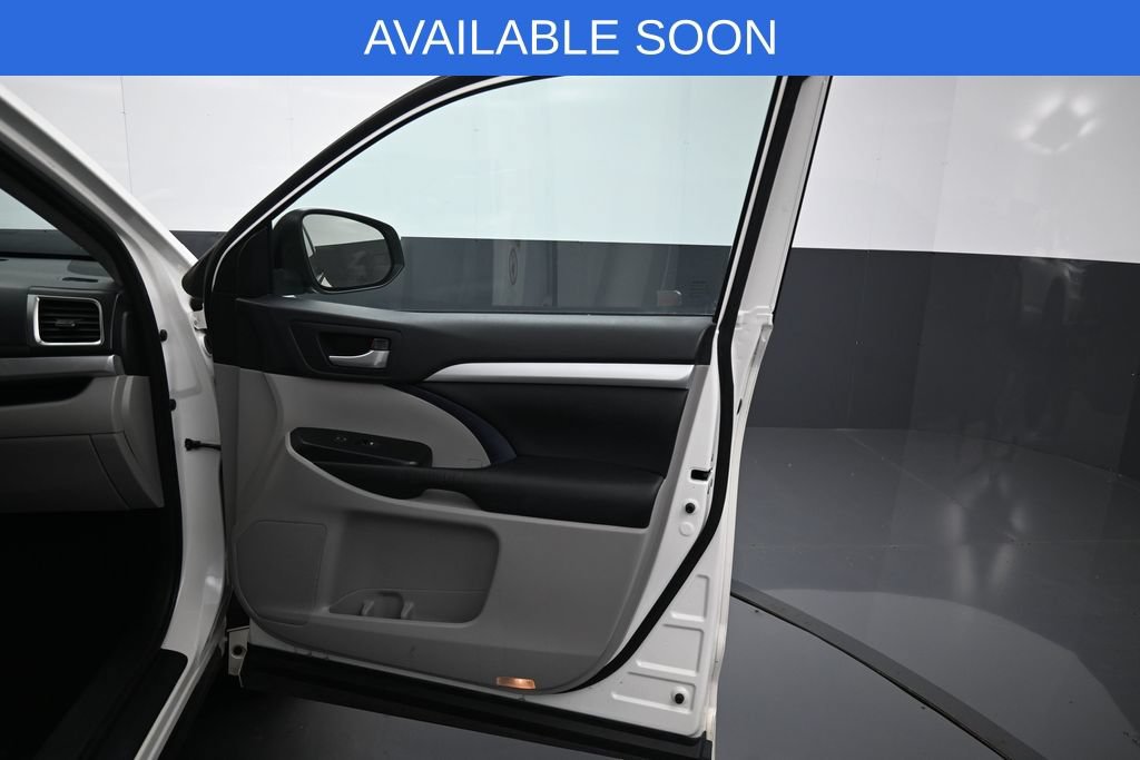 Used 2016 Toyota Highlander XLE AWD/4WD image 36