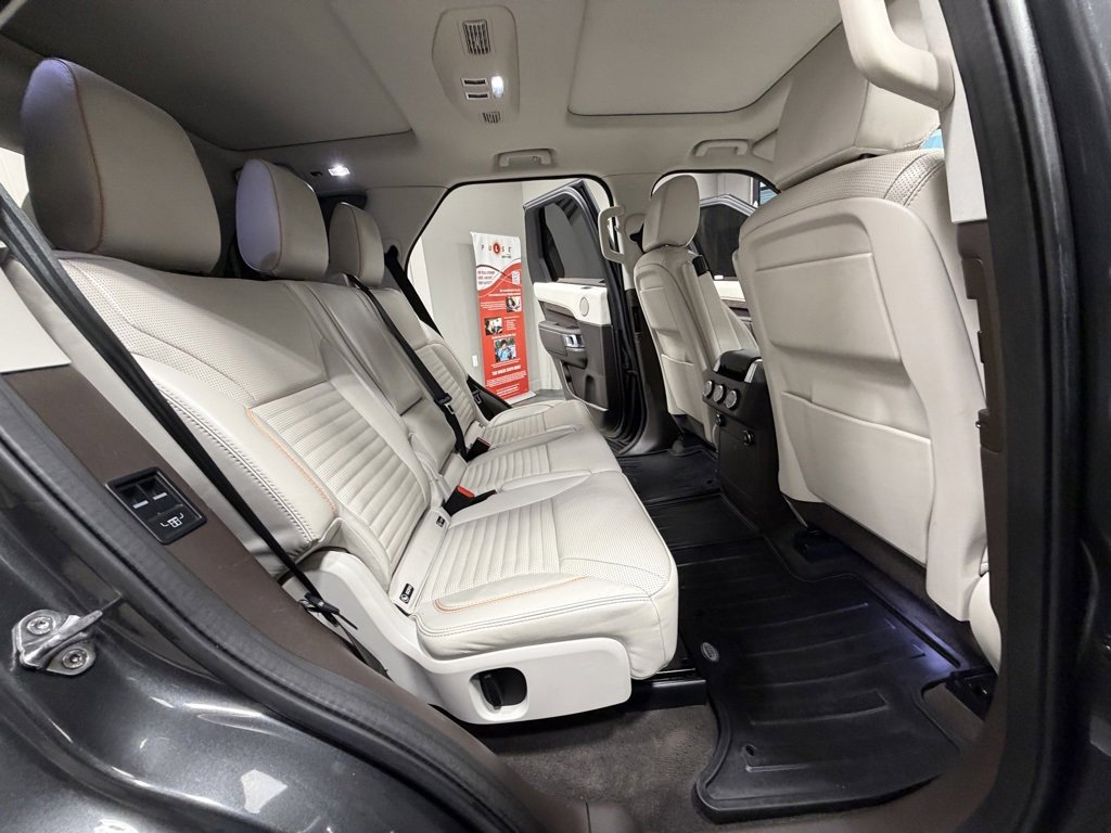 Used 2019 Land Rover Discovery HSE image 51