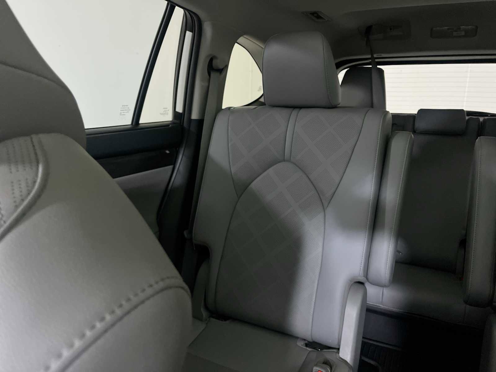 Used 2020 Toyota Highlander Platinum AWD/4WD image 12
