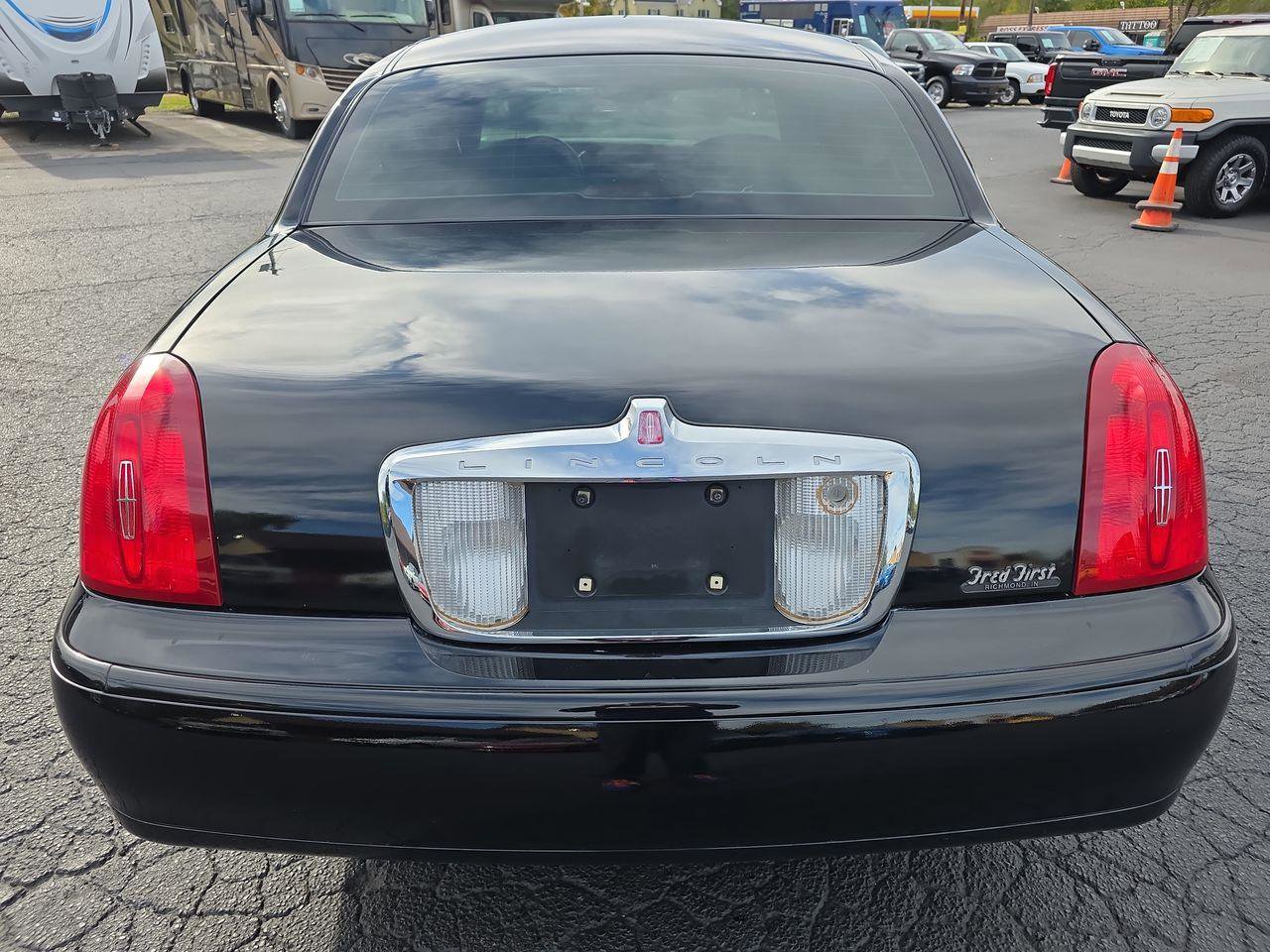 Used 1999 Lincoln Town Car Signature RWD image 14