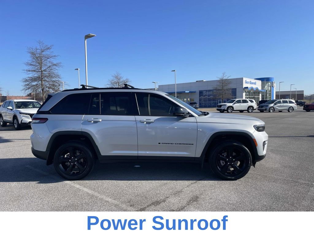 Used 2024 Jeep Grand Cherokee Altitude image 2