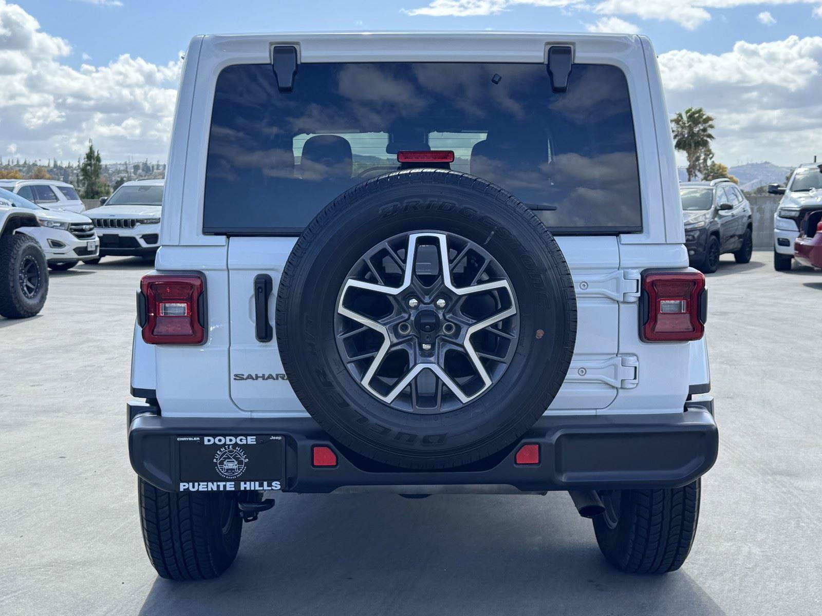 Used 2025 Jeep Wrangler Unlimited Sahara AWD/4WD image 6