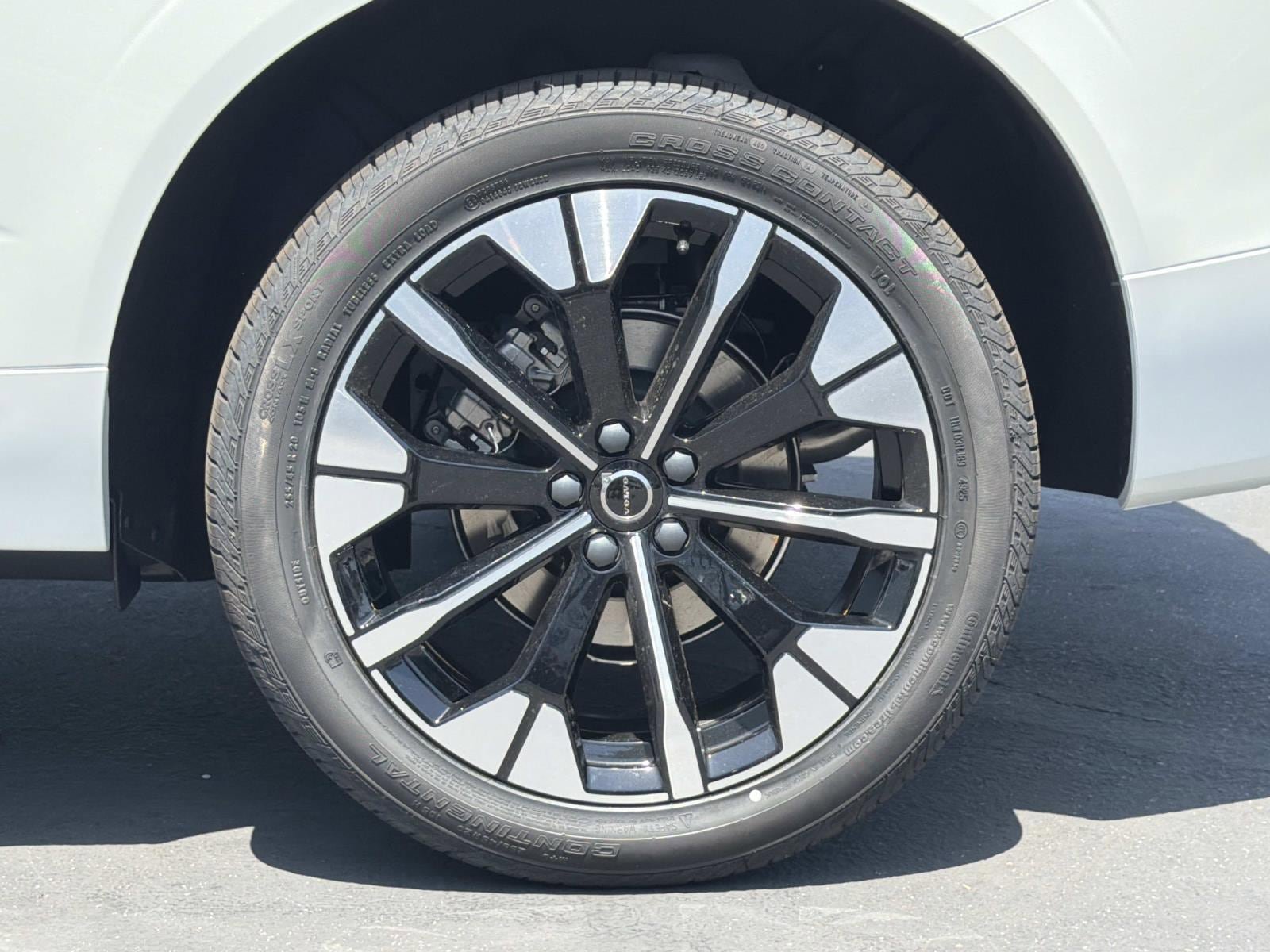 New 2026 Volvo XC60 B5 Plus w/ Climate Package AWD/4WD image 23