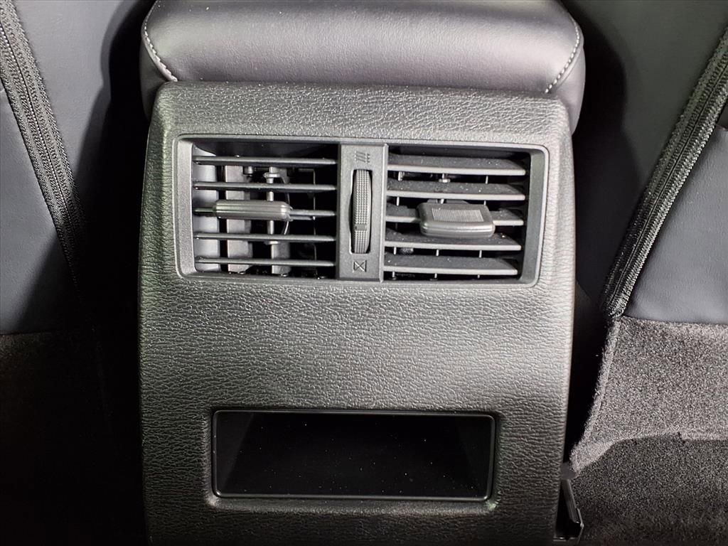 Used 2024 Mitsubishi Outlander SE image 12