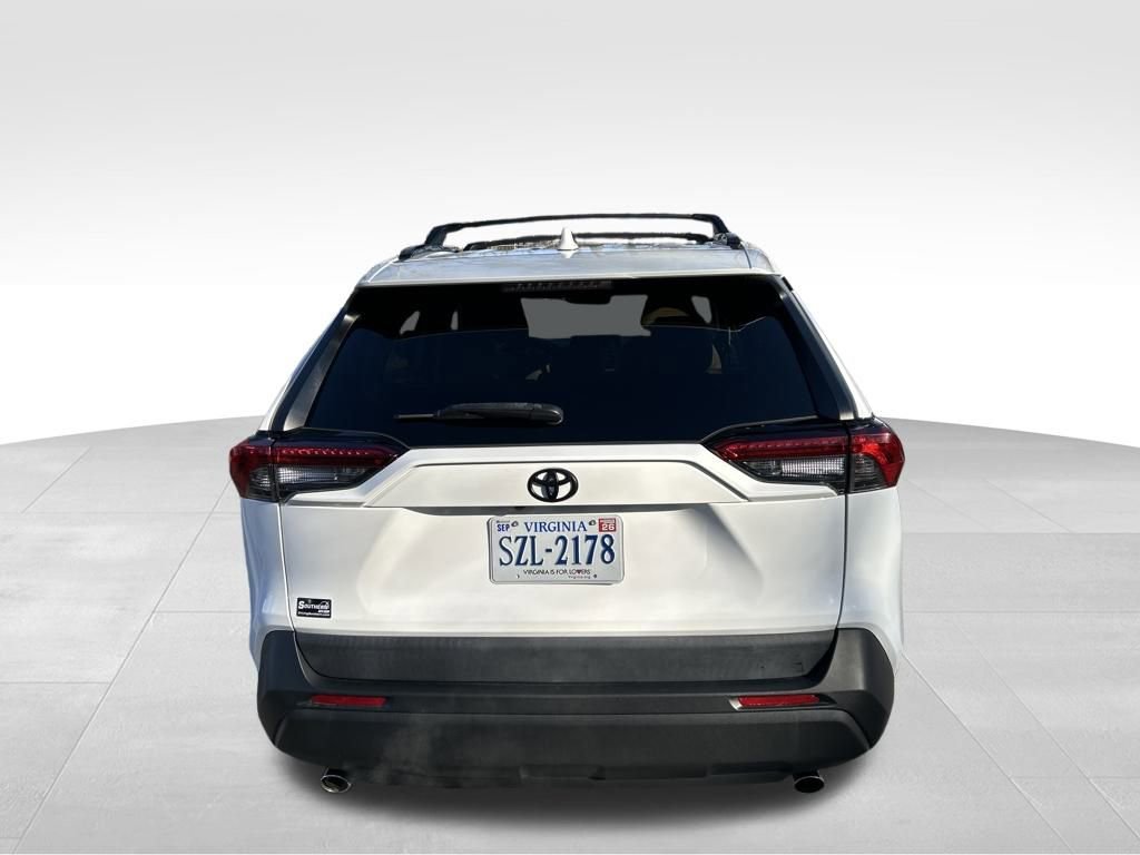 Used 2021 Toyota RAV4 LE image 4