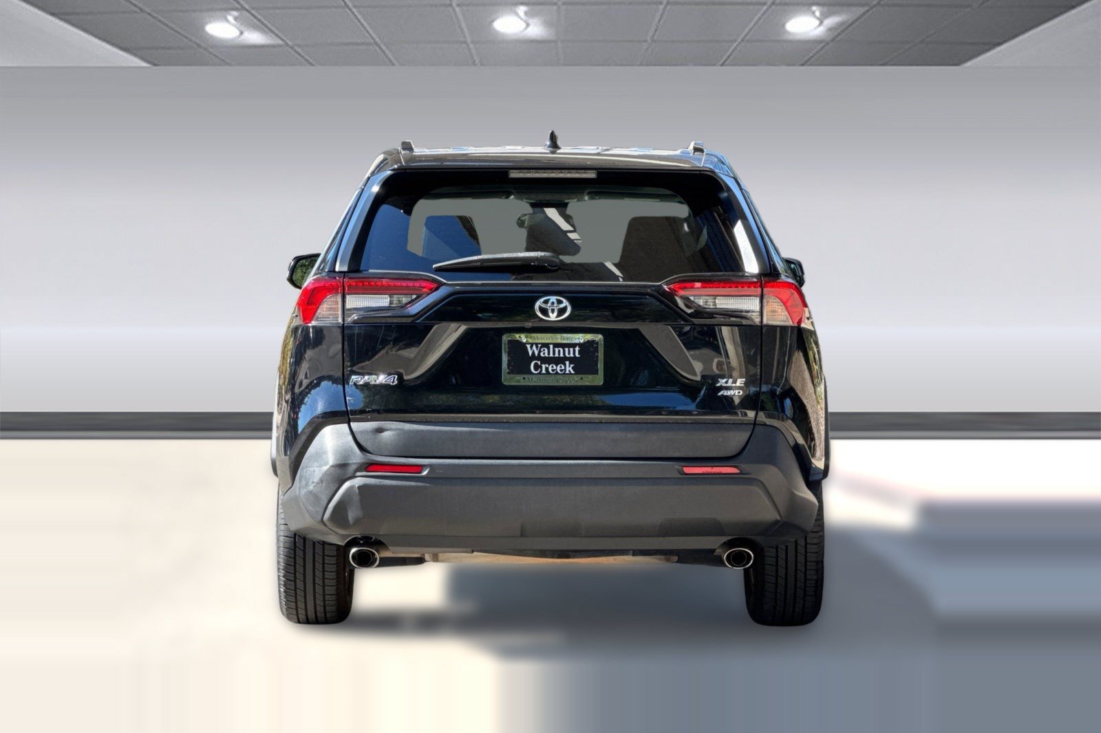 Used 2019 Toyota RAV4 XLE w/ All Weather Liner Package AWD/4WD image 10