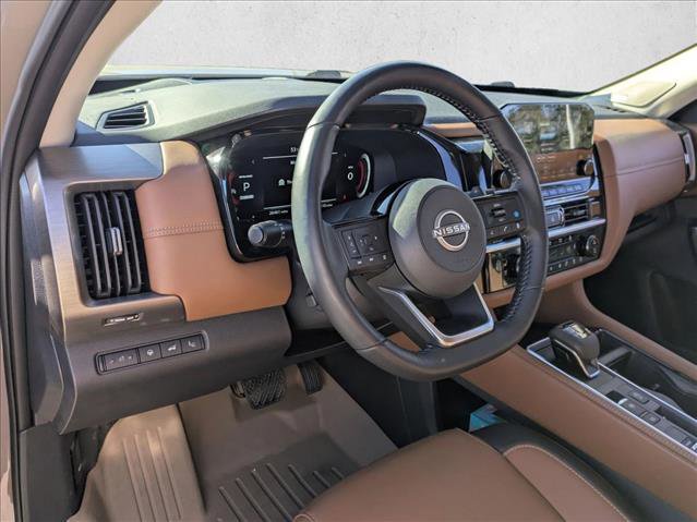 Used 2024 Nissan Pathfinder Platinum image 9