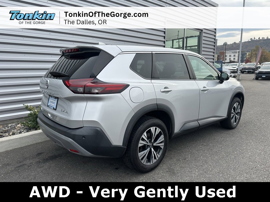 Used 2022 Nissan Rogue SV image 3
