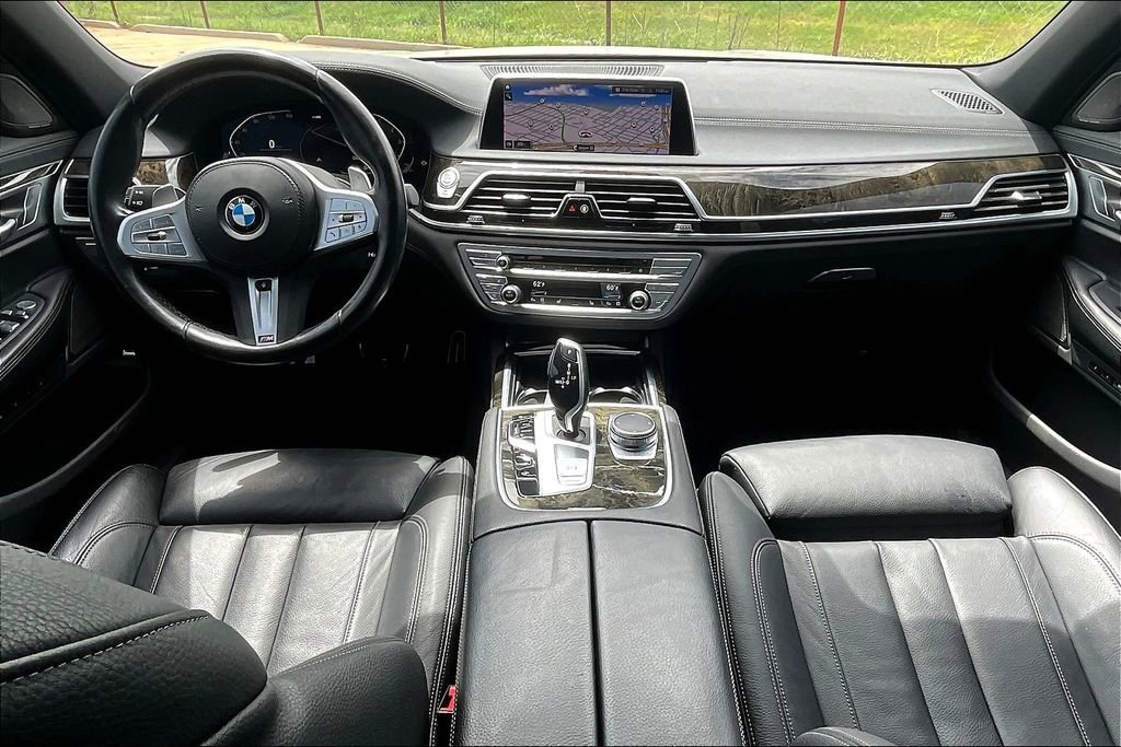 Used 2022 BMW 740i w/ M Sport Package image 18