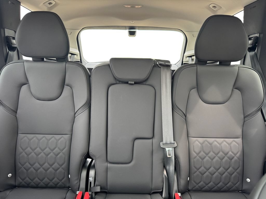 New 2026 Volvo XC90 B6 Plus w/ Protection Package Premier AWD/4WD image 25