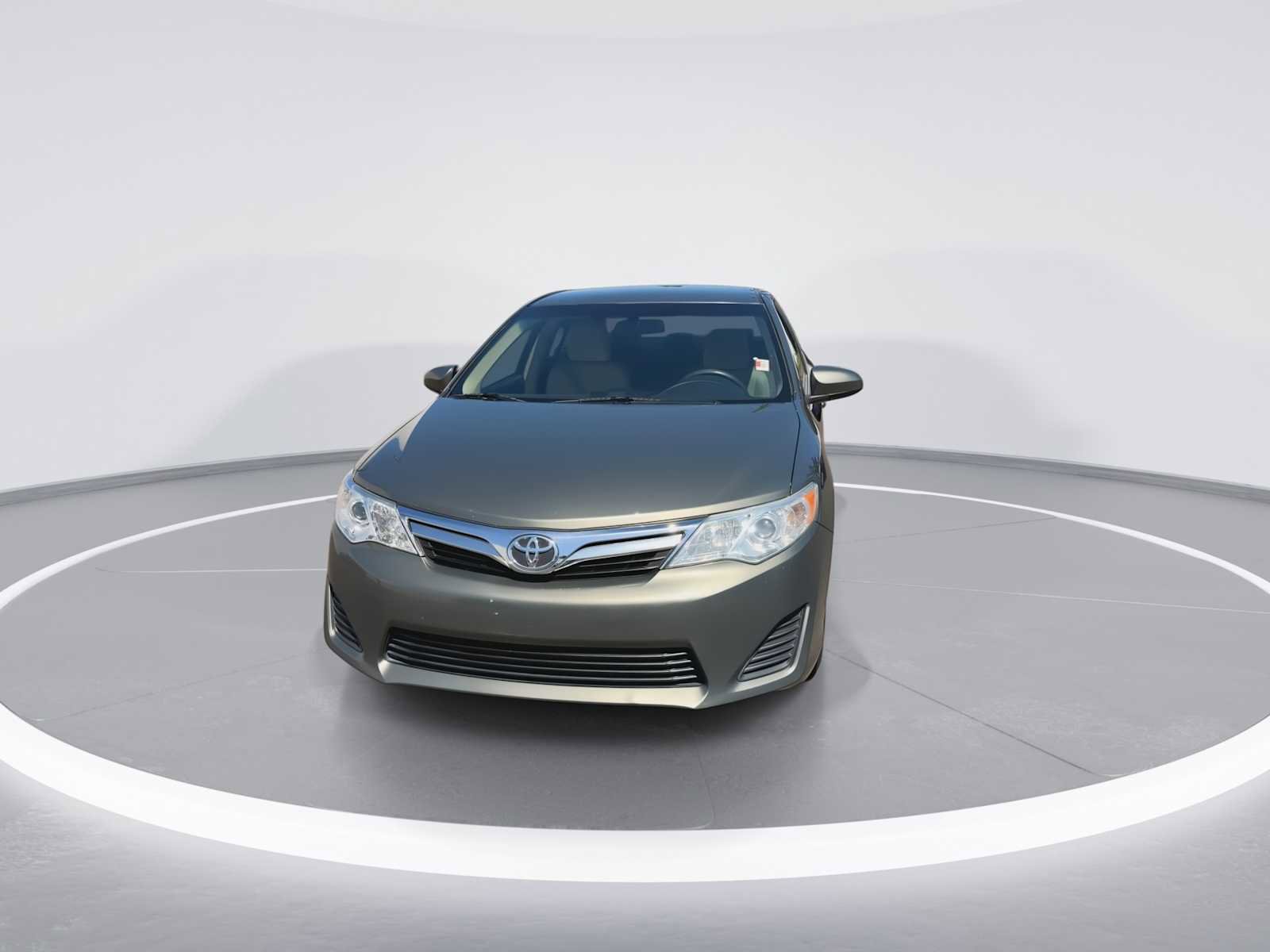 Used 2014 Toyota Camry LE FWD image 3