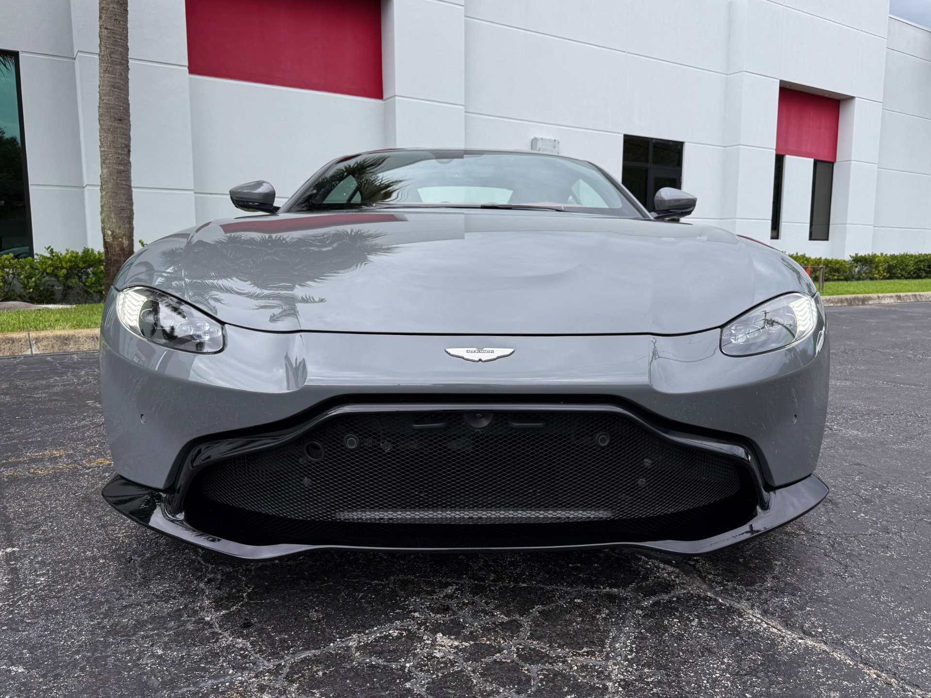 Used 2023 Aston Martin V8 Vantage Coupe image 13