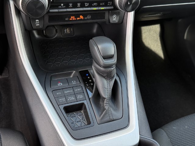 Used 2025 Toyota RAV4 LE AWD/4WD image 19