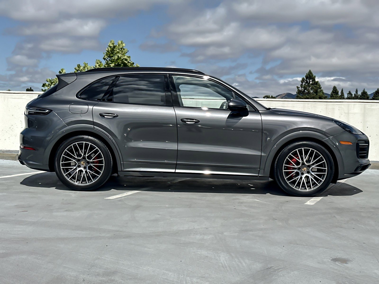 Used 2022 Porsche Cayenne GTS AWD/4WD image 9