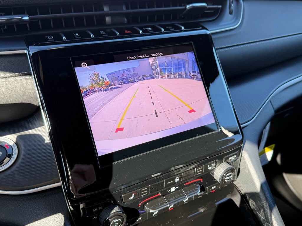 New 2025 Jeep Grand Cherokee L Altitude image 18