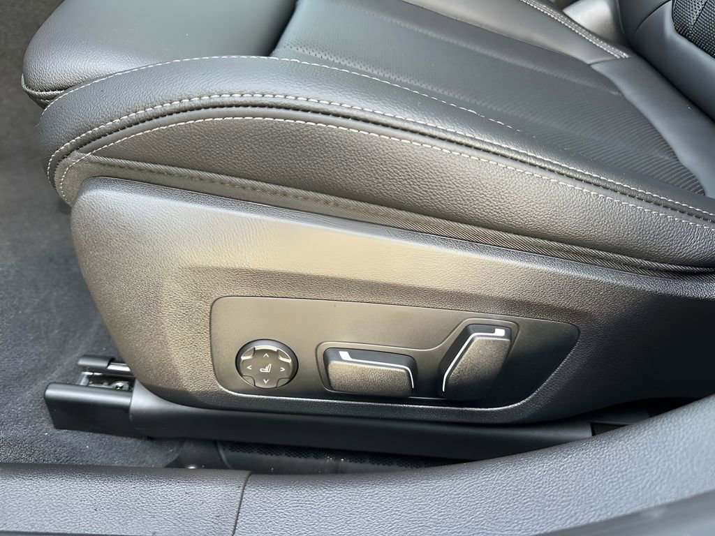 New 2026 BMW 330i Sedan w/ M Sport Package RWD image 11