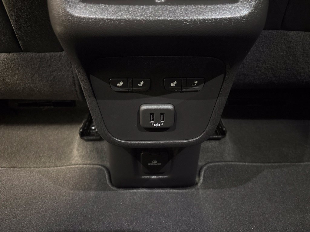 Certified 2024 Chevrolet Equinox Premier AWD/4WD image 35