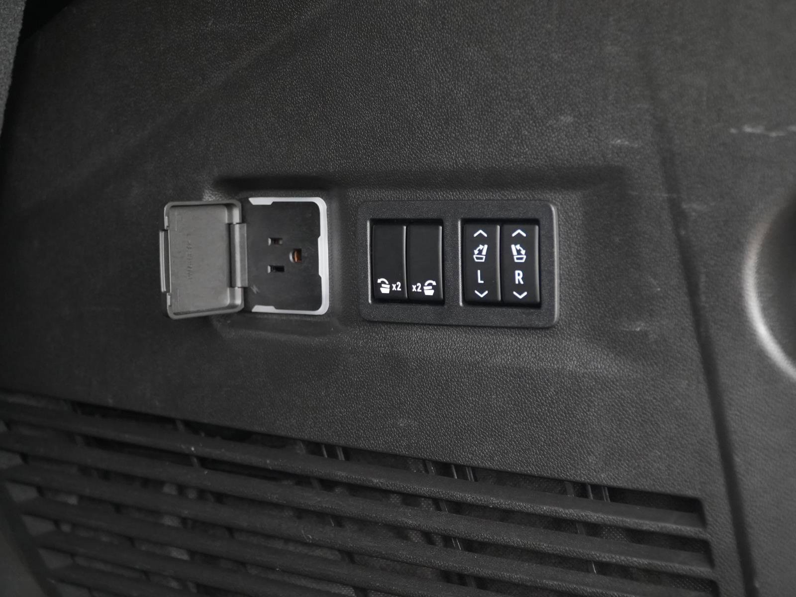 Used 2021 GMC Yukon AT4 w/ AT4 Premium Plus Package image 8