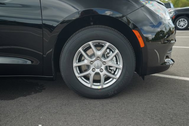 New 2026 Chrysler Voyager LX image 40