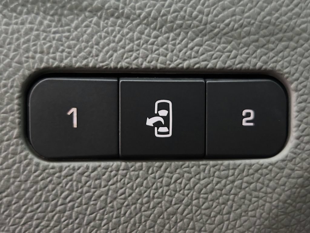 Used 2013 GMC Acadia SLT FWD image 21