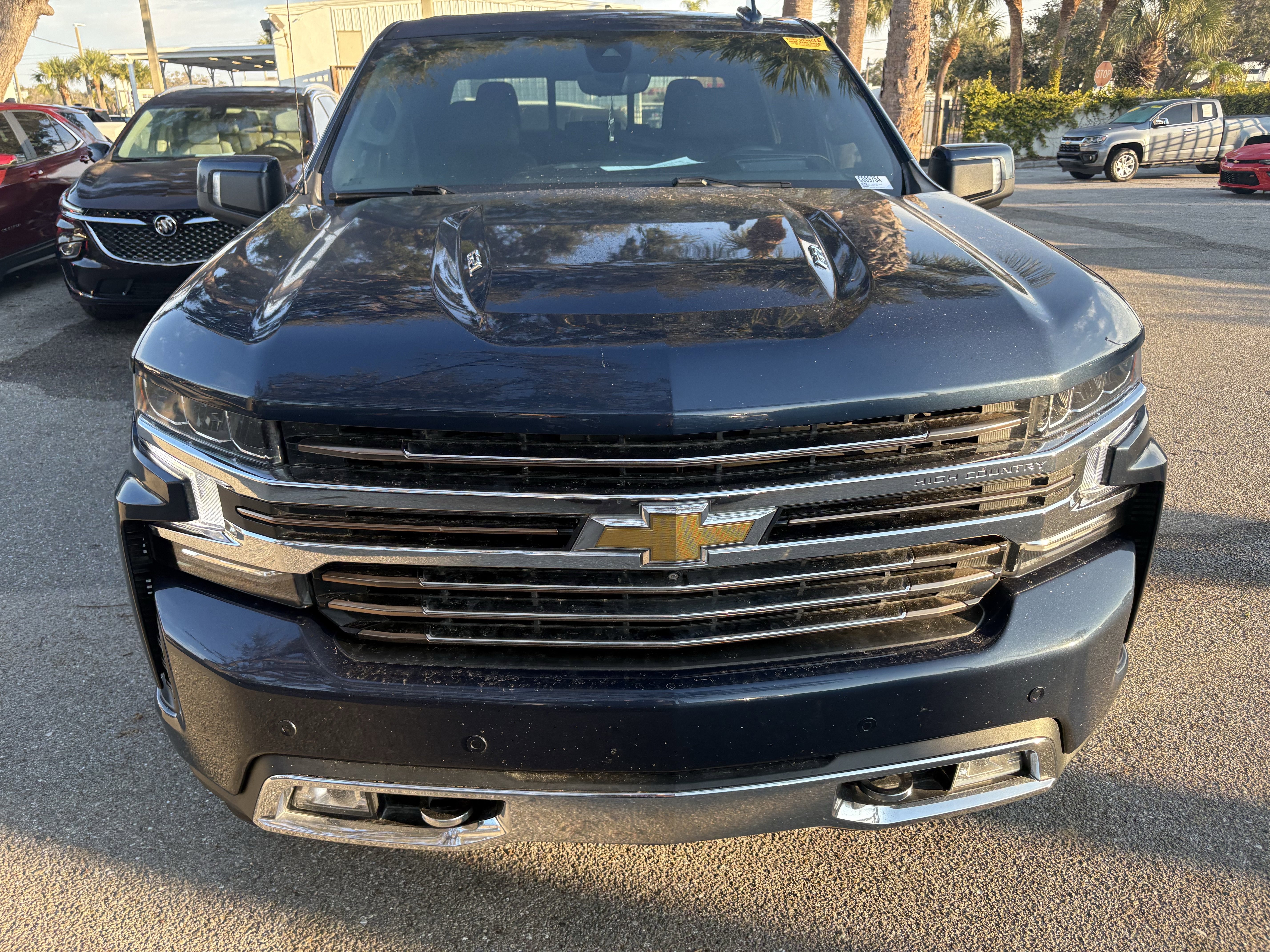 Used 2022 Chevrolet Silverado 1500 High Country w/ Technology Package image 2
