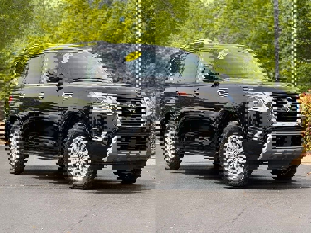 Used 2024 Nissan Armada SV image 2