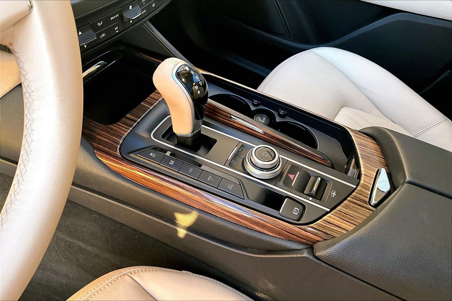 Used 2017 Maserati Levante image 16