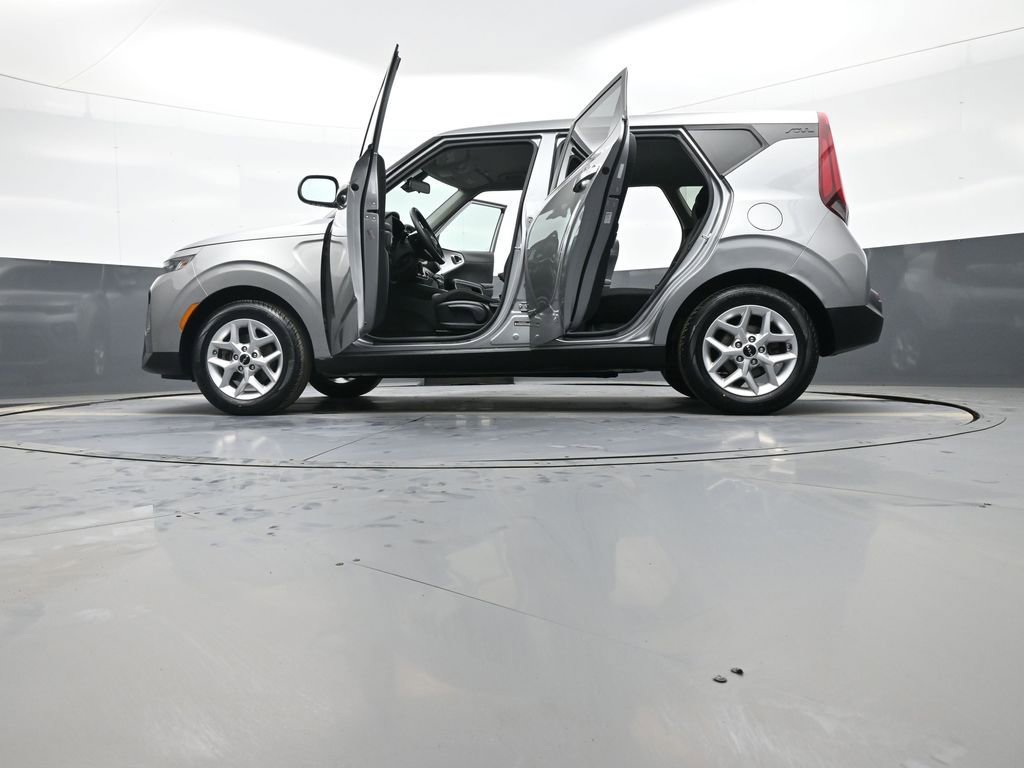 Certified 2022 Kia Soul LX w/ Technology Package image 47