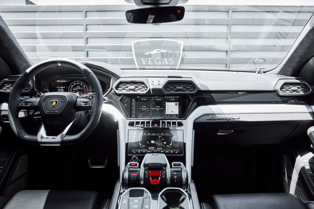 Used 2022 Lamborghini Urus AWD/4WD image 51