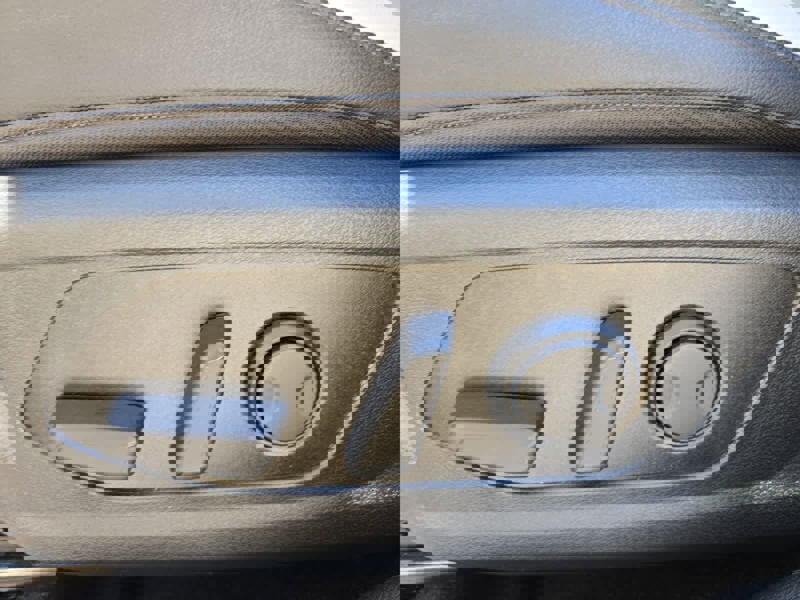 Used 2025 Kia Sportage EX image 15