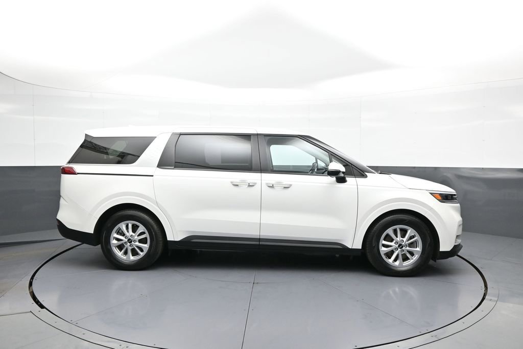 Used 2024 Kia Carnival LX FWD image 5