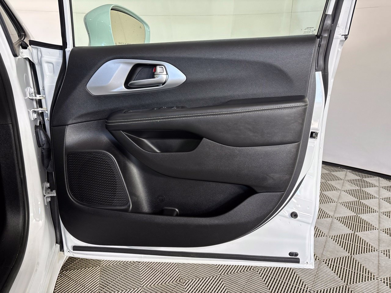 Used 2021 Chrysler Pacifica Touring w/ S Appearance Package FWD image 26