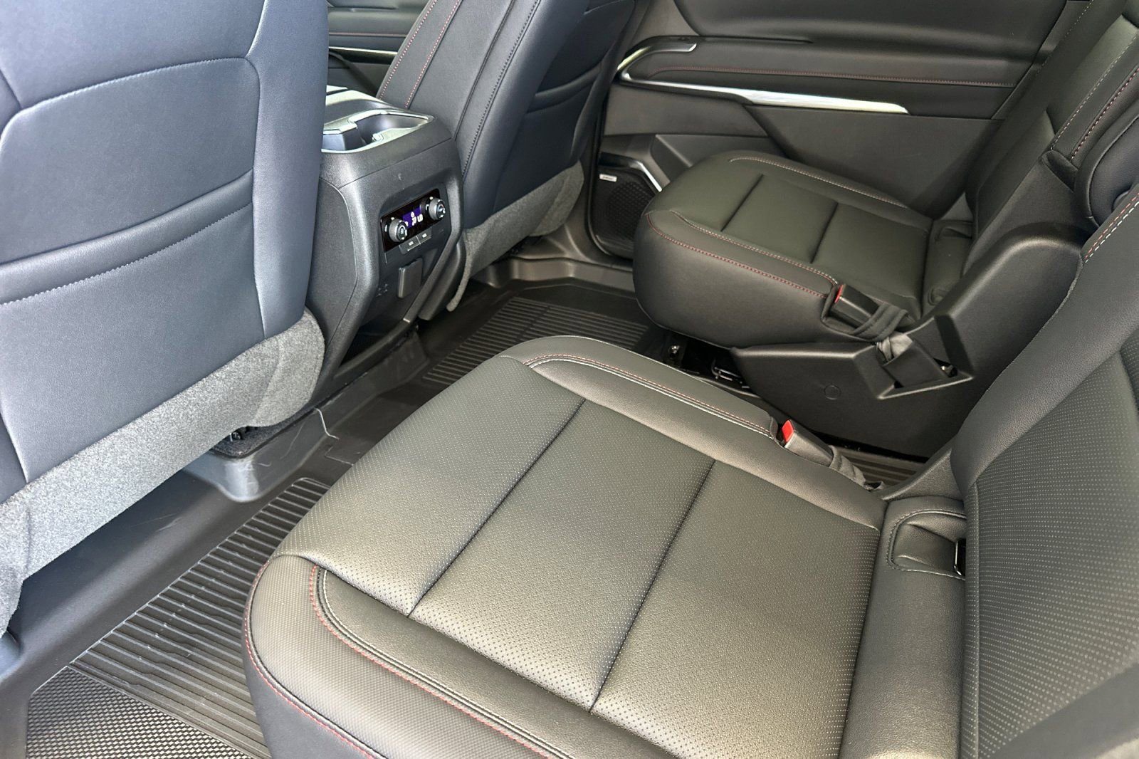 New 2026 Chevrolet Traverse Z71 w/ Enhanced Driving Package image 13