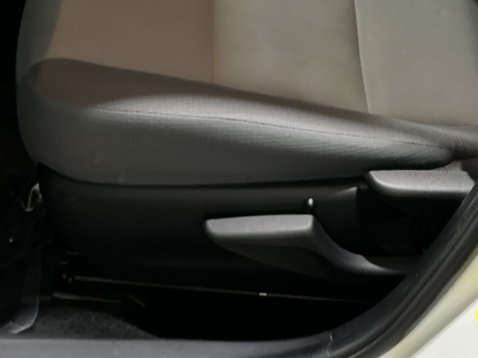 Used 2016 Toyota Corolla L FWD image 19