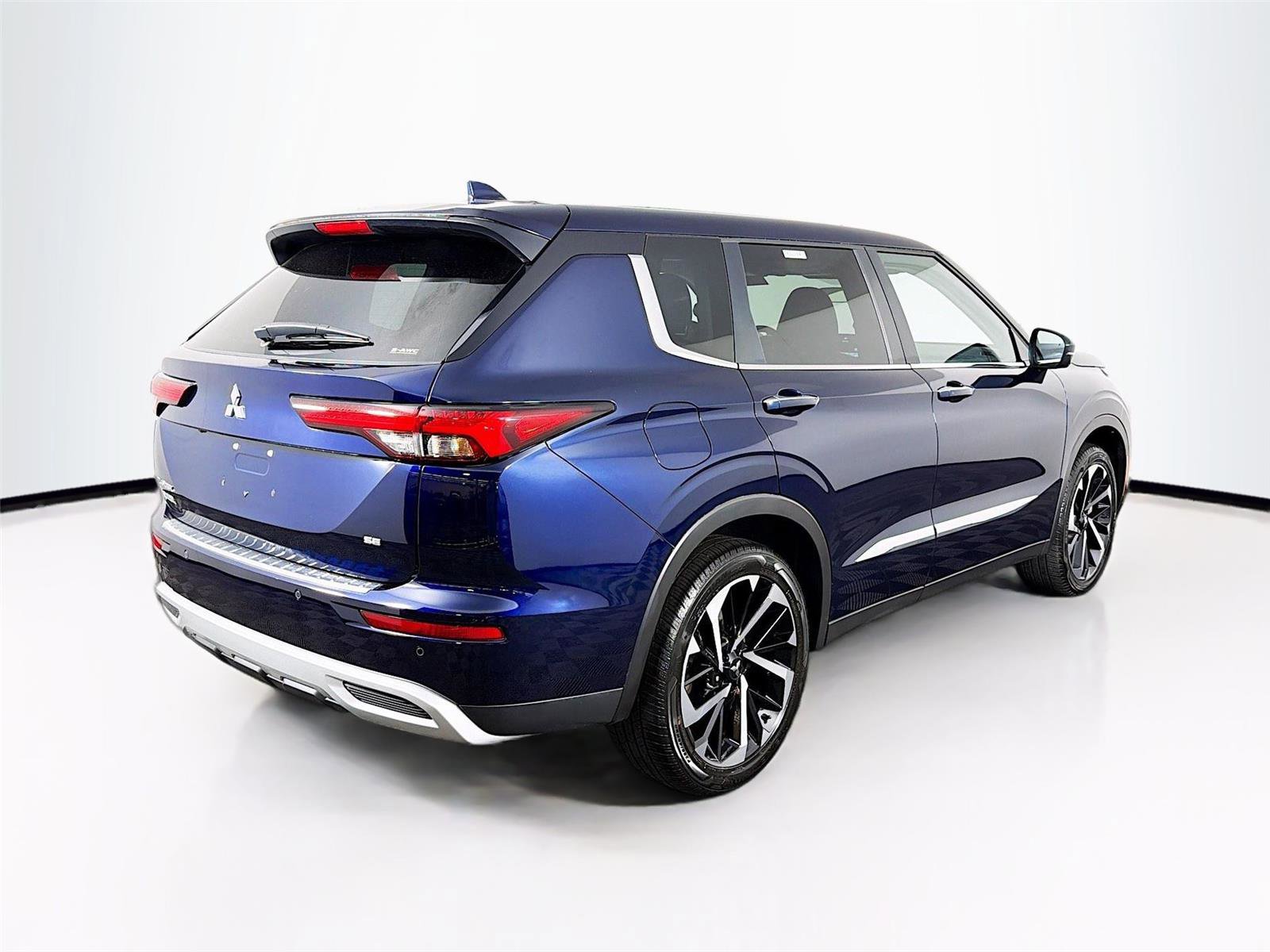 Used 2024 Mitsubishi Outlander SE AWD/4WD image 7
